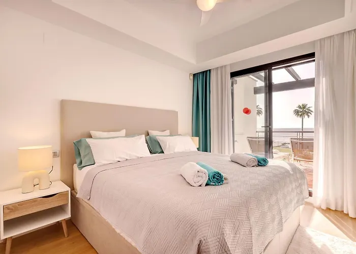 Sunrise Front - Del Mar Apartment