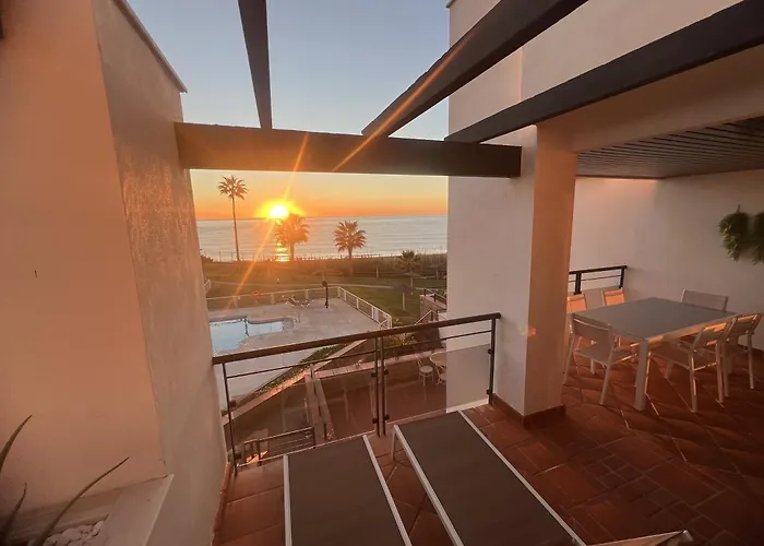 Sunrise Front - Del Mar Apartment Casares